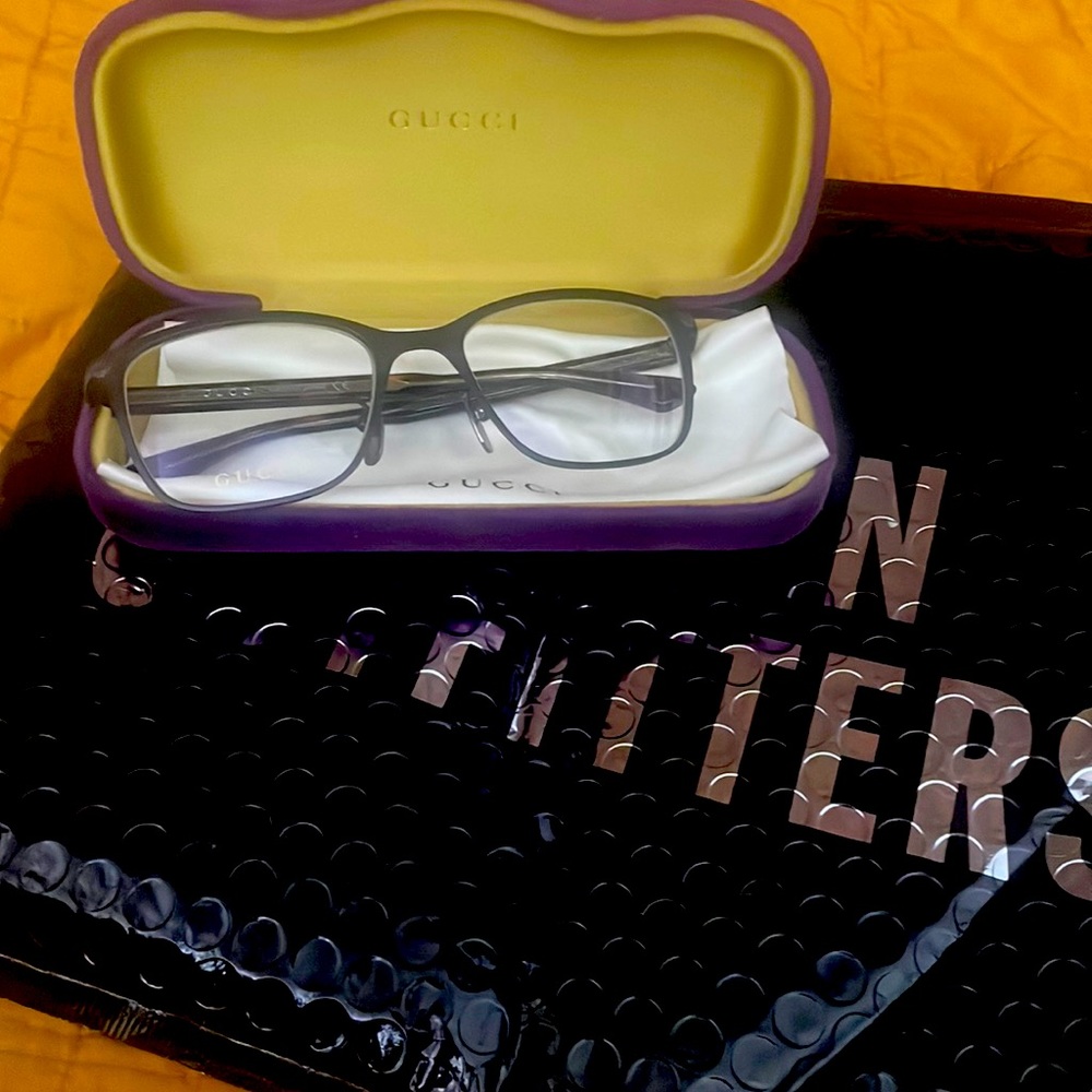 Gucci glasses GG00700 002